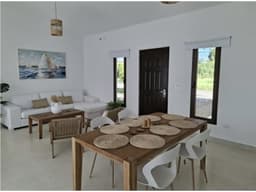 SE VENDE CASA EN CHAME 1110M 3 HABITACIONES 4 BAÑOS Y PISCINA