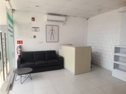 SE ALQUILA LOCAL SAN FRANCISCO 100M 1 BAÑO DIVISIONES EN PLANTA ALTA