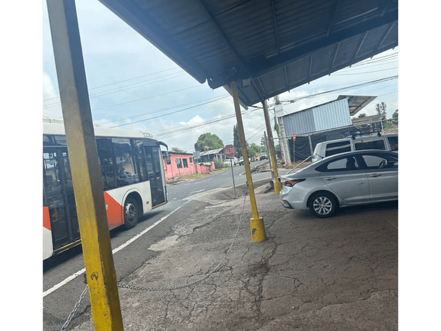 SE ALQUILA LOCAL PEDREGAL 265M 7 PARKING AMPLIO ESPACIO ESQUINA