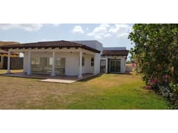 PLAYA MALIBU / RES. MALIBU VILLAS / 890m2 / 2 HABITACIONES / VACIO