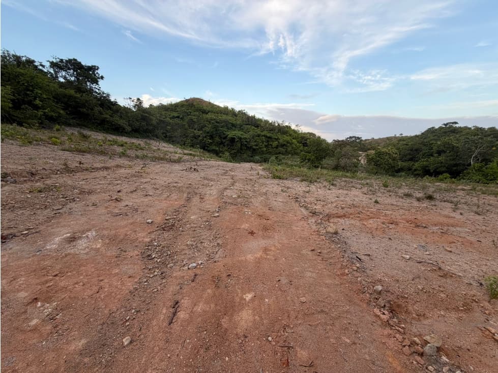 TERRENO / CHAME / EL CALVARIO / 895 M2 / LOTE PLANO — foto 4