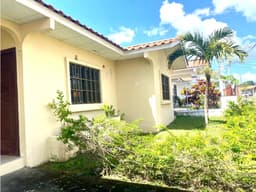 SE VENDE CASA EN COCLE ANTON 374 M2 CON TERRAZA