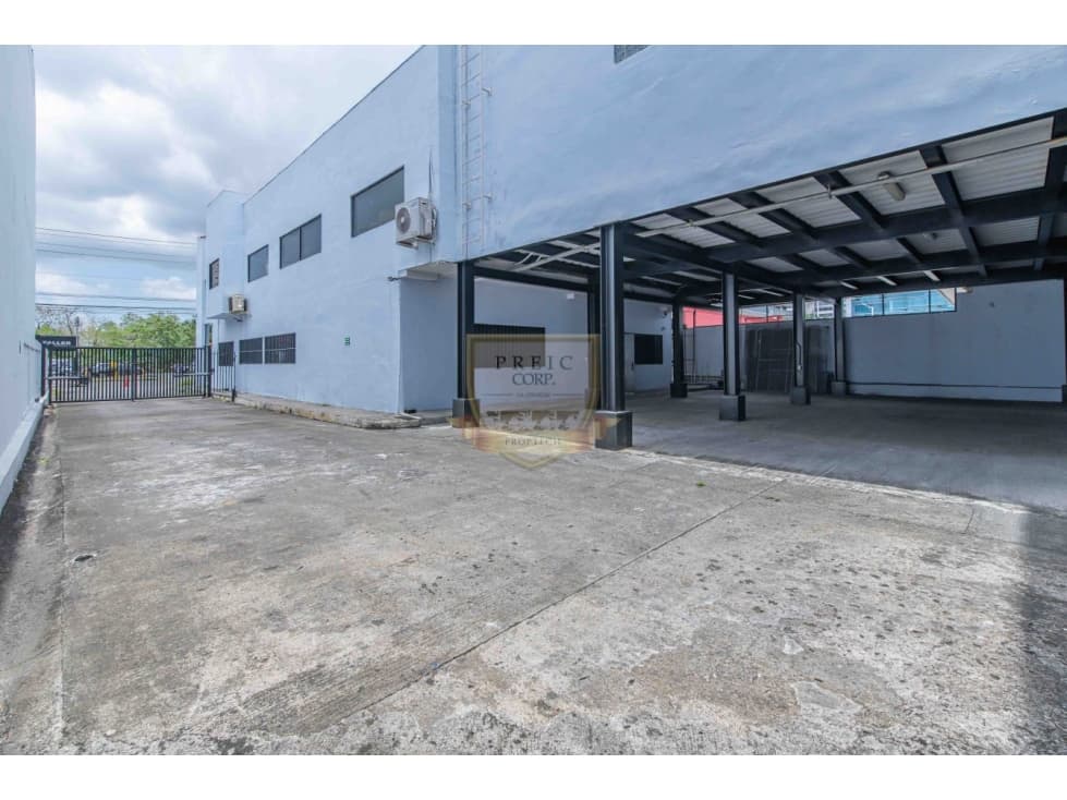 VENTA DE EDIFICIOS COMERCIALES CON GALERA INTERNA COSTA DEL ESTE — foto 3