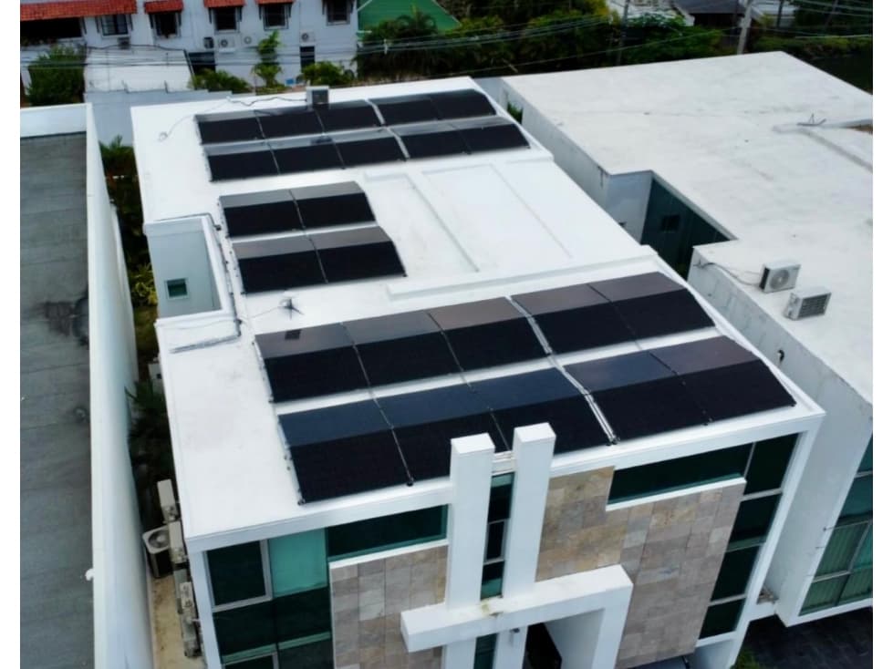 Venta de casa con paneles solares en Altos del Golf. VC — foto 1