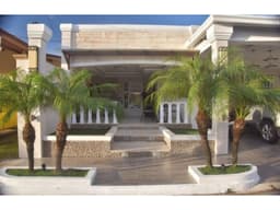 VENTA DE CASA EN BRISAS DEL GOLF REMODELADA