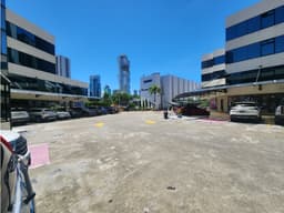Oficina en Royal Center Marbella | 75 m² | 3 Cubículos AM