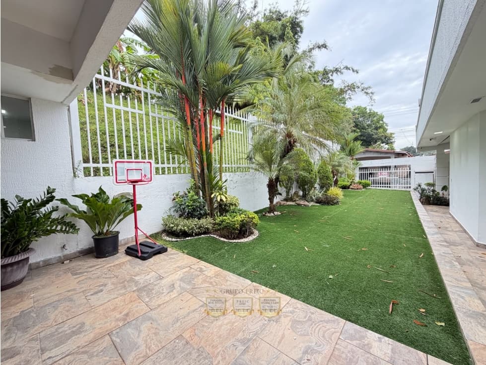 VENTA DE CASA EN BRISAS DEL GOLF REMODELADA — foto 1