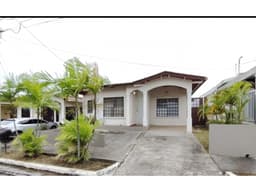 CASA VENTA EN URB. MONTELIMAR EN LA CHORRERA, REMODELADA
