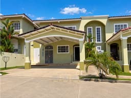 VENTA DE CASA EN VILLA LUCRE YM