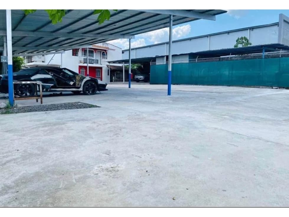 VENTA DE TERRENO CON GALERA Y DOS CASAS PARA OFICINAS — foto 2
