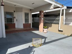 CASA EN CHANIS CON ESTUDIO Y AMPLIO PATIO (C.P)