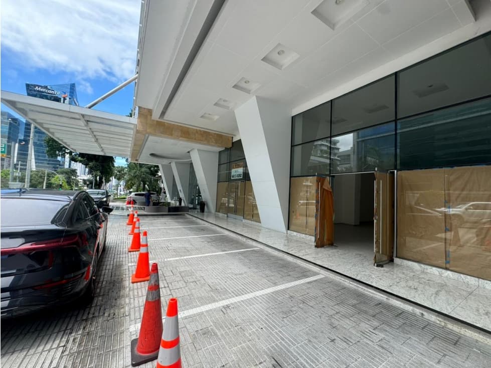 Alquiler de local en planta baja PH F&F Tower | El Tornillo,Calle 50 — foto 1