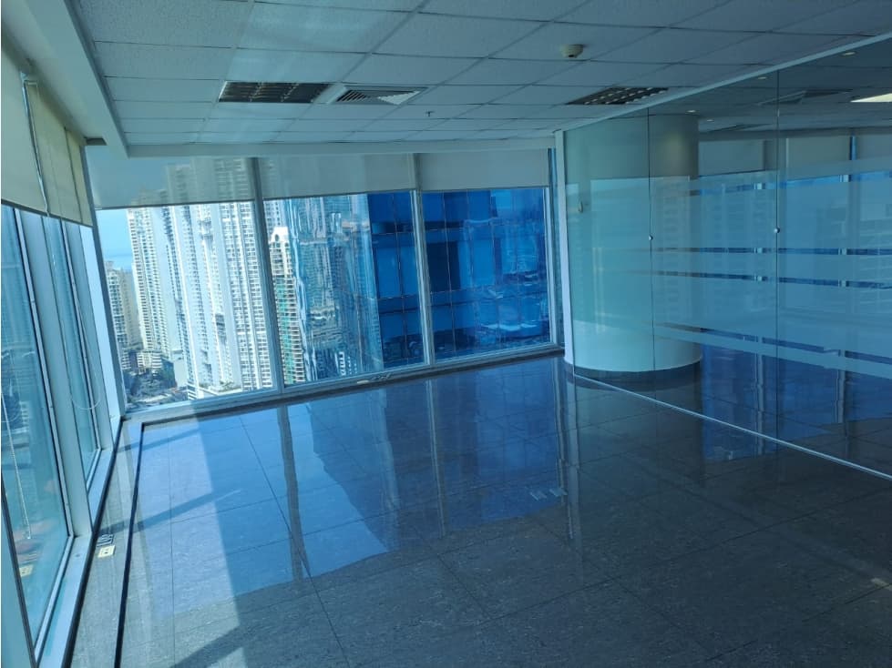 Oficina en alquiler en el edificio OCEANIA BUSINESS PLAZA | Punta P — foto 1