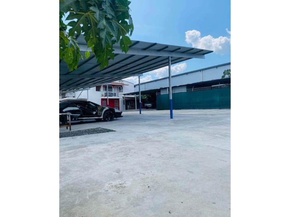VENTA DE TERRENO CON GALERA Y DOS CASAS PARA OFICINAS — foto 4