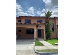 SE VENDE CASA EN VERSALLES, MODELO TOLEDO