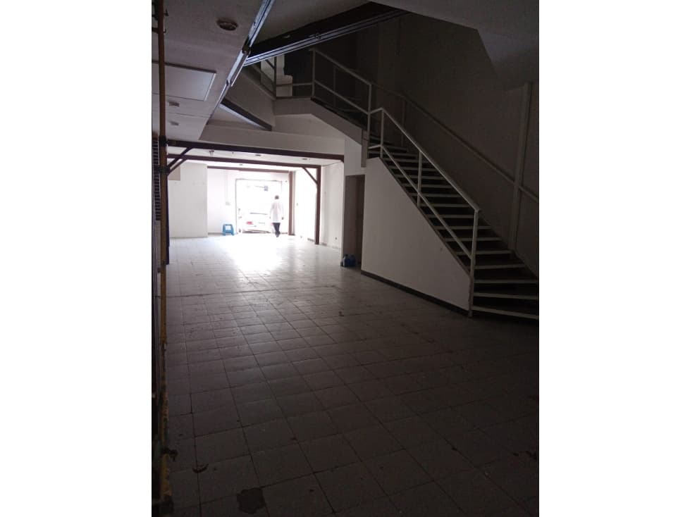 ALQUILER LOCAL COMERCIAL 12 DE OCTUBRE — foto 4