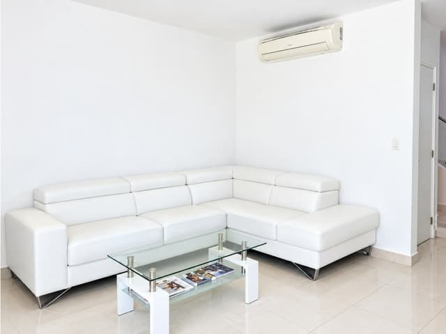 VENTA CASA VERSALLES AMOBLADA