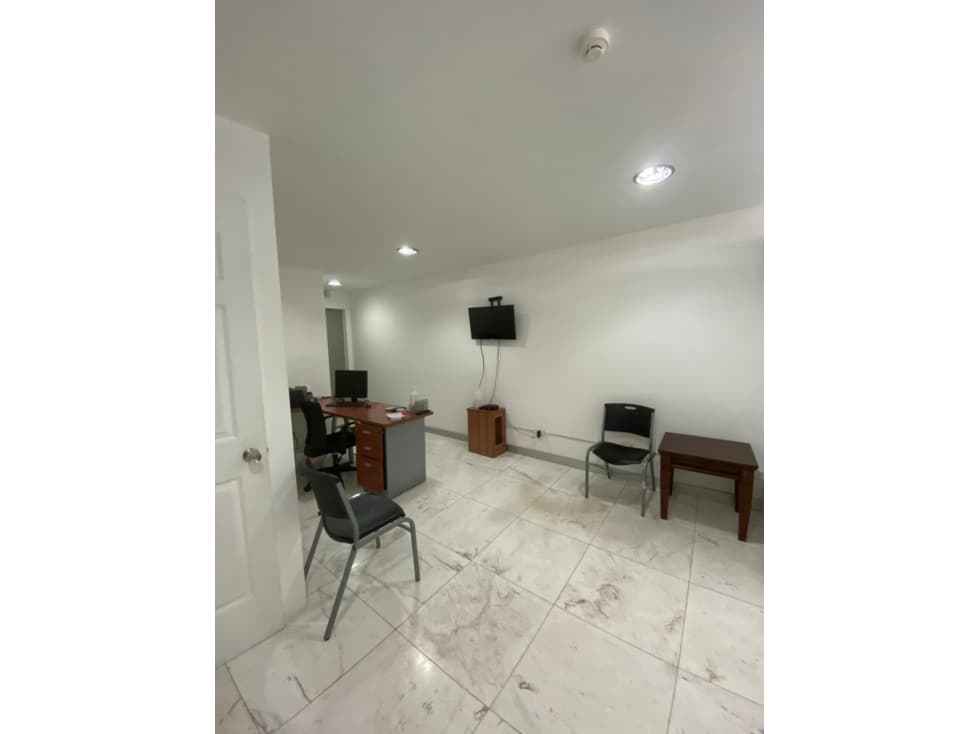 VENTA OFICINA AMOBLADA BELLA VISTA — foto 1