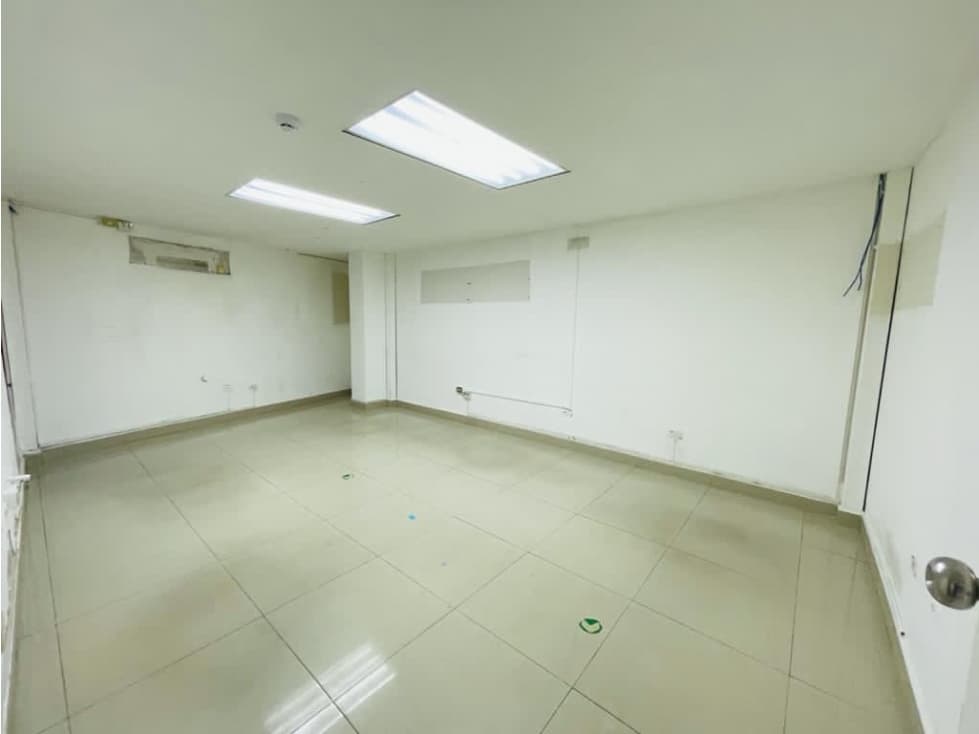 ALQUILO EDIFICIO COMERCIAL LA ALAMEDA — foto 1