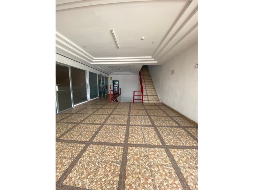 ALQUILER LOCAL COMERCIAL VIA ESPAÑA — foto 1