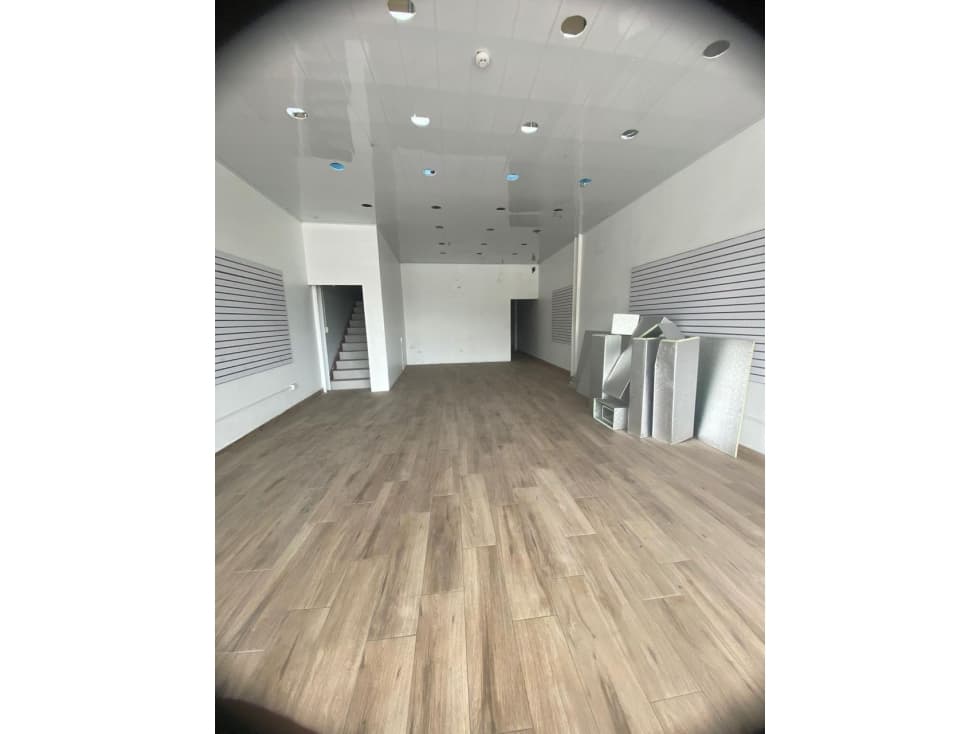ALQUILER LOCAL COMERCIAL TUMBA MUERTO — foto 1
