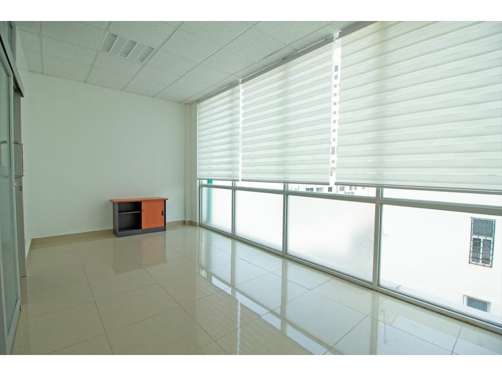 ALQUILER OFICINA BELLA VISTA — foto 1