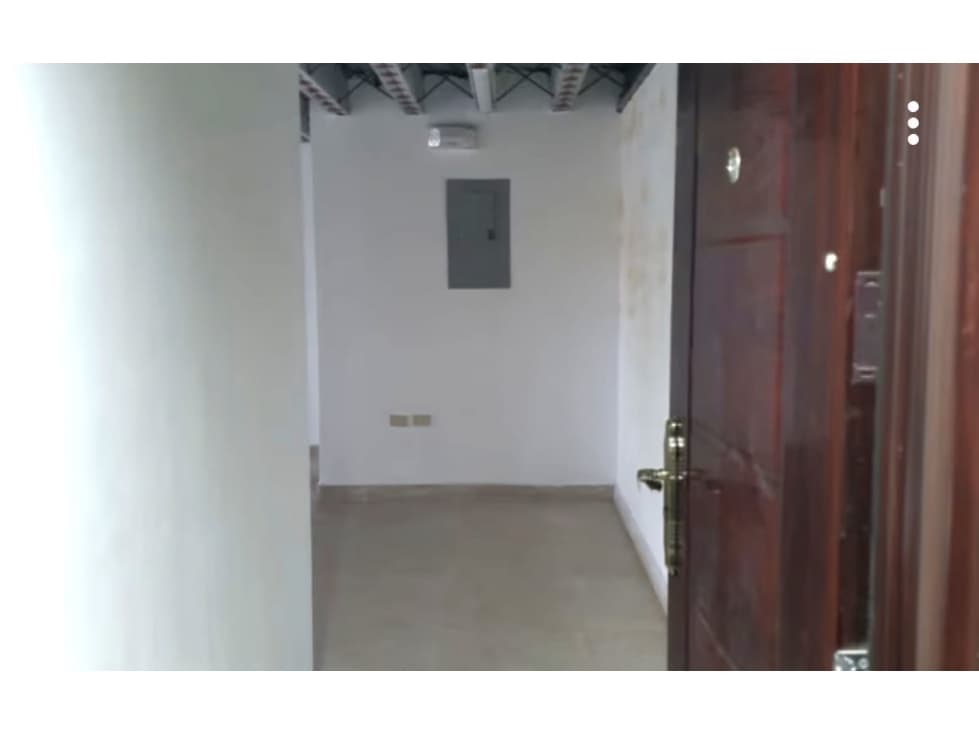 ALQUILER LOCAL COMERCIAL PARQUE LEFEVRE — foto 2