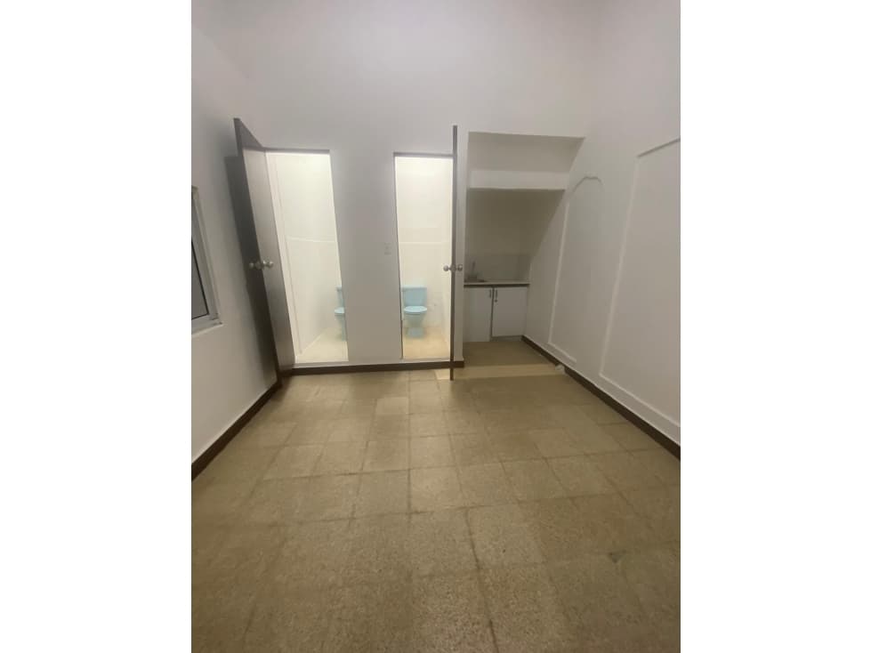 ALQUILER LOCAL CON OFICINA PARQUE LEFEVRE — foto 2