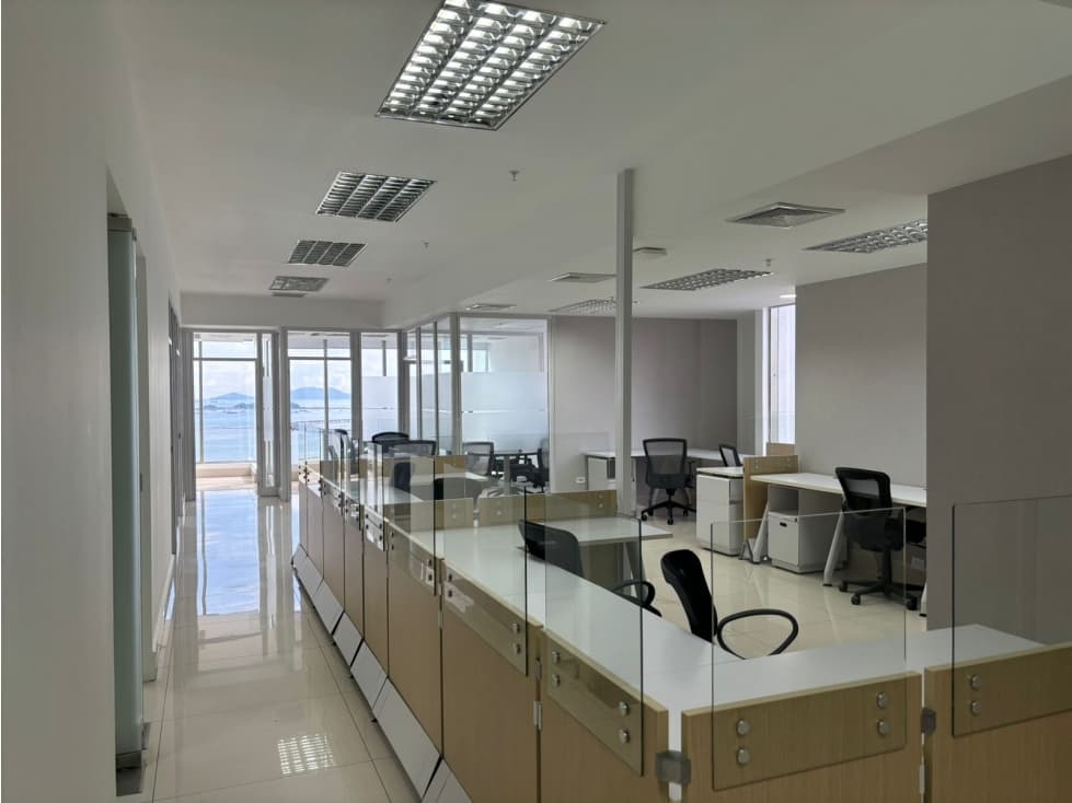 ALQUILER OFICINA AVENIDA BALBOA — foto 1