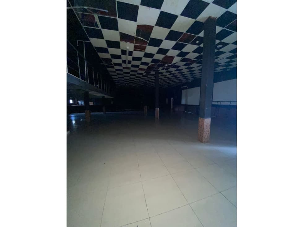 ALQUILER LOCAL COMERCIAL VIA ESPAÑA — foto 3