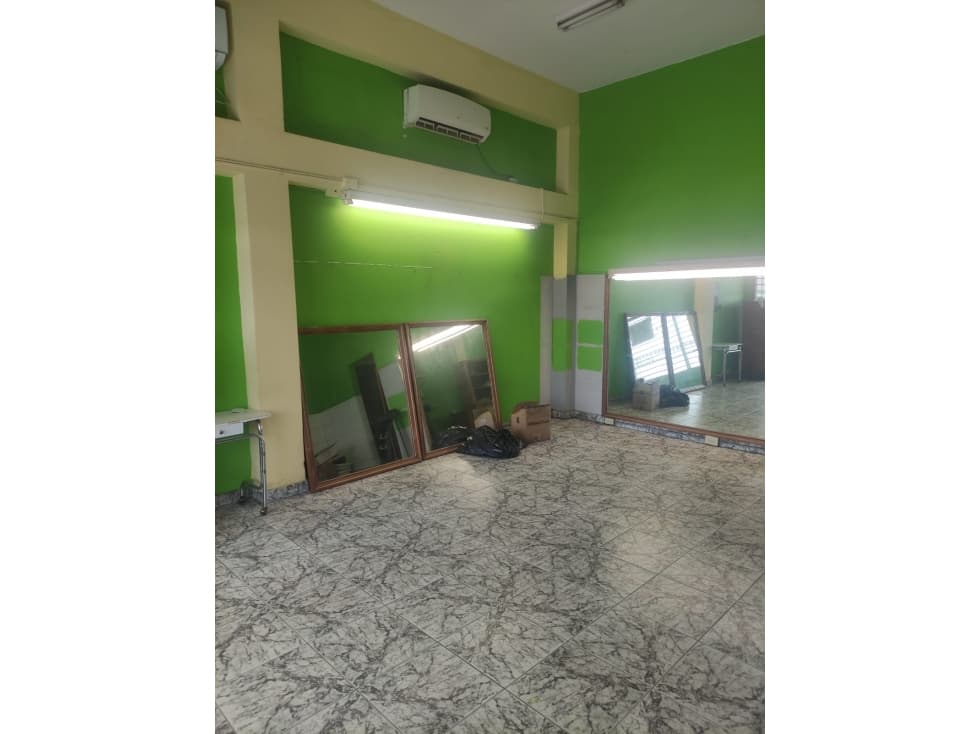 VENTA LOCAL COMERCIAL BELLA VISTA — foto 1