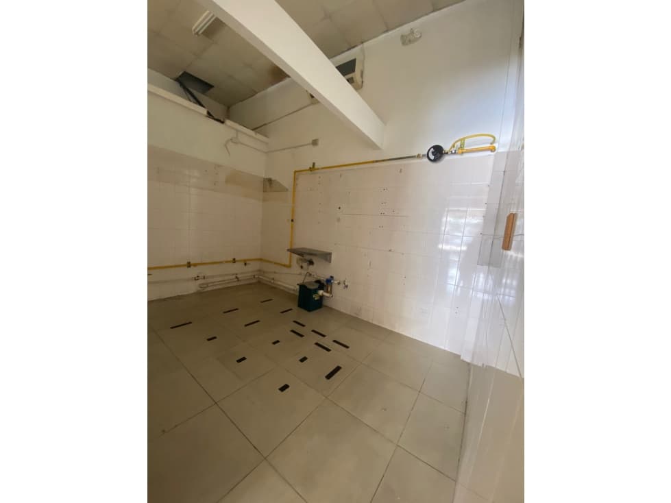 ALQUILER LOCAL COMERCIAL VIA ESPAÑA — foto 3