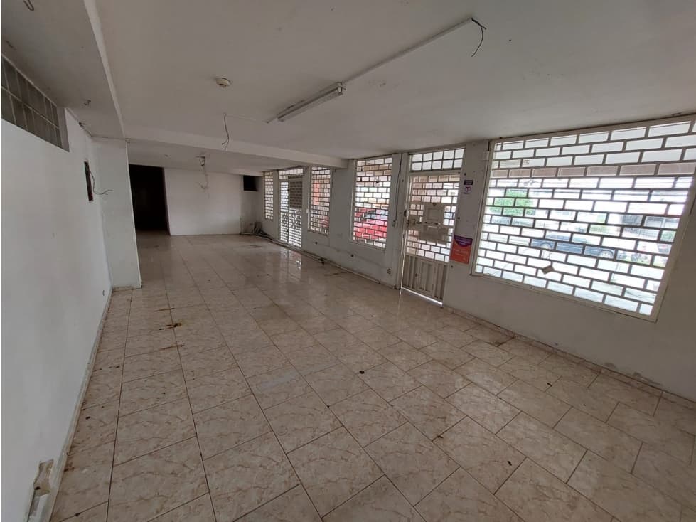 ALQUILER LOCAL PARQUE LEFEVRE — foto 1