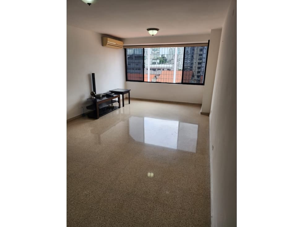 ALQUILER APARTAMENTO SEMI-AMOBLADO MARBELLA — foto 1