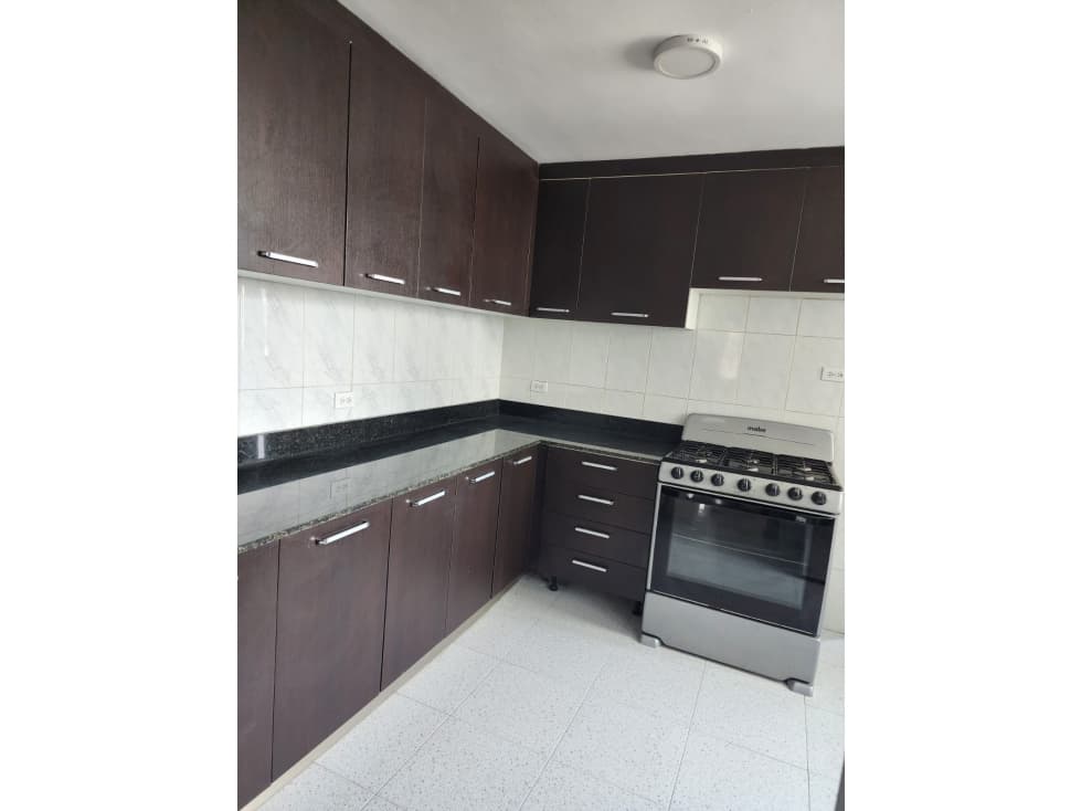 ALQUILER APARTAMENTO SEMI-AMOBLADO MARBELLA — foto 2
