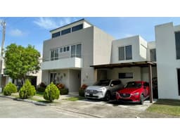 CASA EN VENTA EN VILLA SUR - COSTA SUR