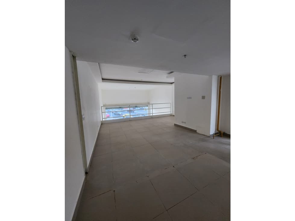 ALQUILER LOCAL VÍA PORRAS — foto 4