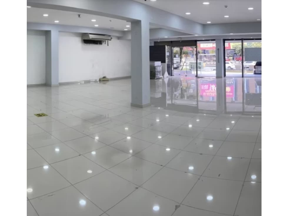 ALQUILER LOCAL COMERCIAL VÍA ESPAÑA — foto 2