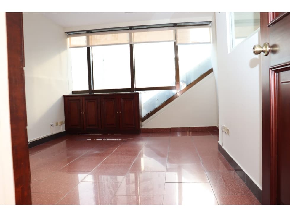 ALQUILER OFICINA AVENIDA BALBOA — foto 2