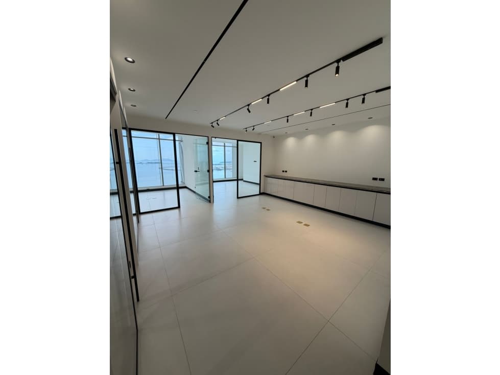 VENTA OFICINA AVENIDA BALBOA — foto 1
