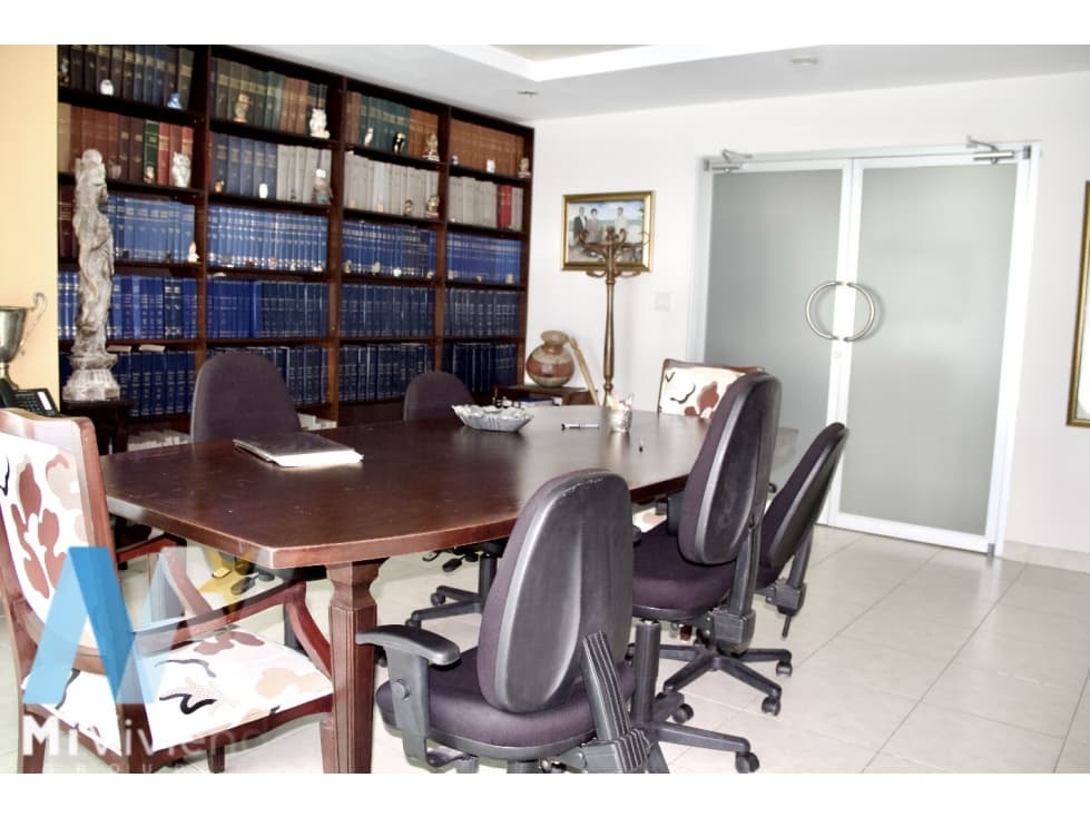 VENTA O ALQUILER DE OFICINA EN EL AREA BANCARIA — foto 1