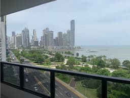 Se Vende Apartamento en Ave. Balboa Edif. Condesa del Mar 5439JP
