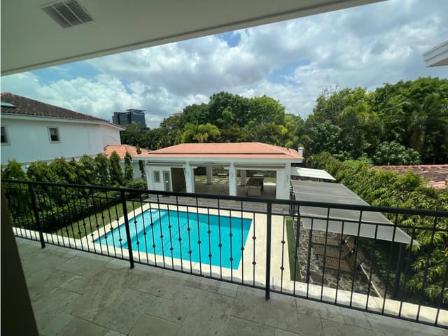 SE VENDE CASA - EN SANTA MARÍA - 6389DM