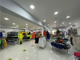 Se Alquila Local en VIA ESPAÑA sobre via principal >>650mt2<<