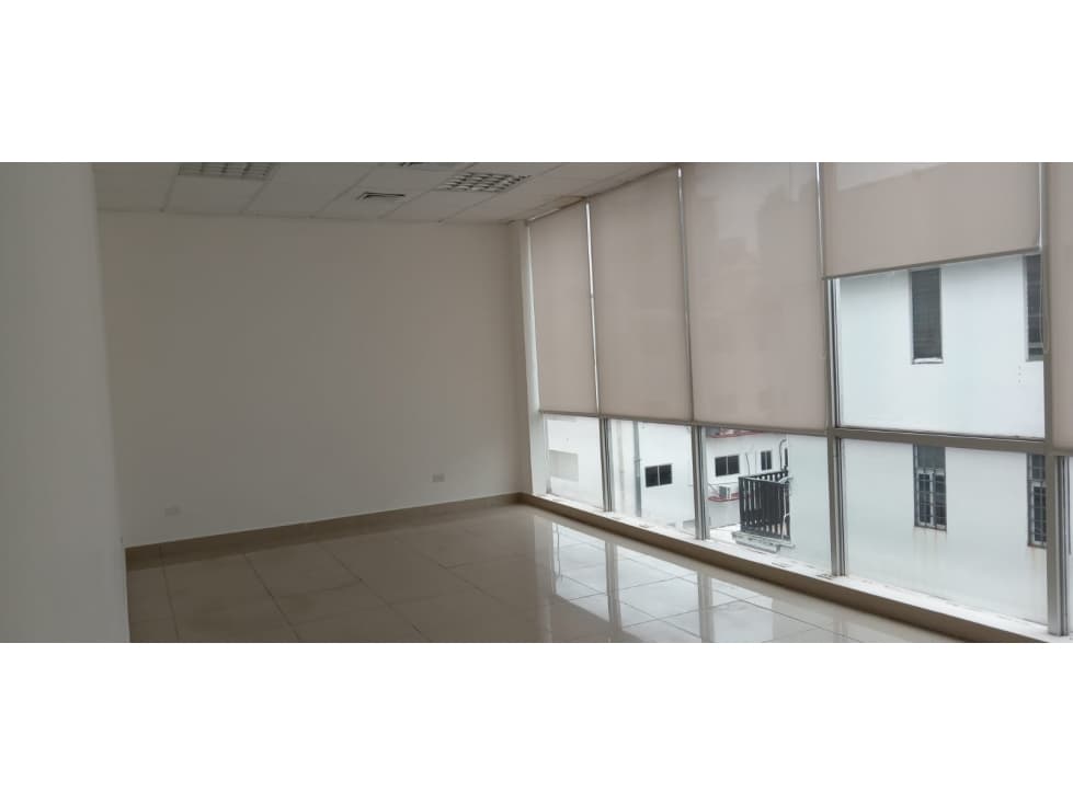 SE ALQUILA OFICINA DE 112 Mts EN EL CARMEN — foto 5