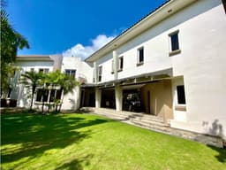SE ALQUILA ESPECTACULAR CASA EN COSTA DEL ESTE $8500.00