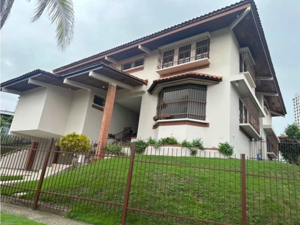 SE ALQUILA HERMOSA CASA EN LA CUIDAD — foto 1