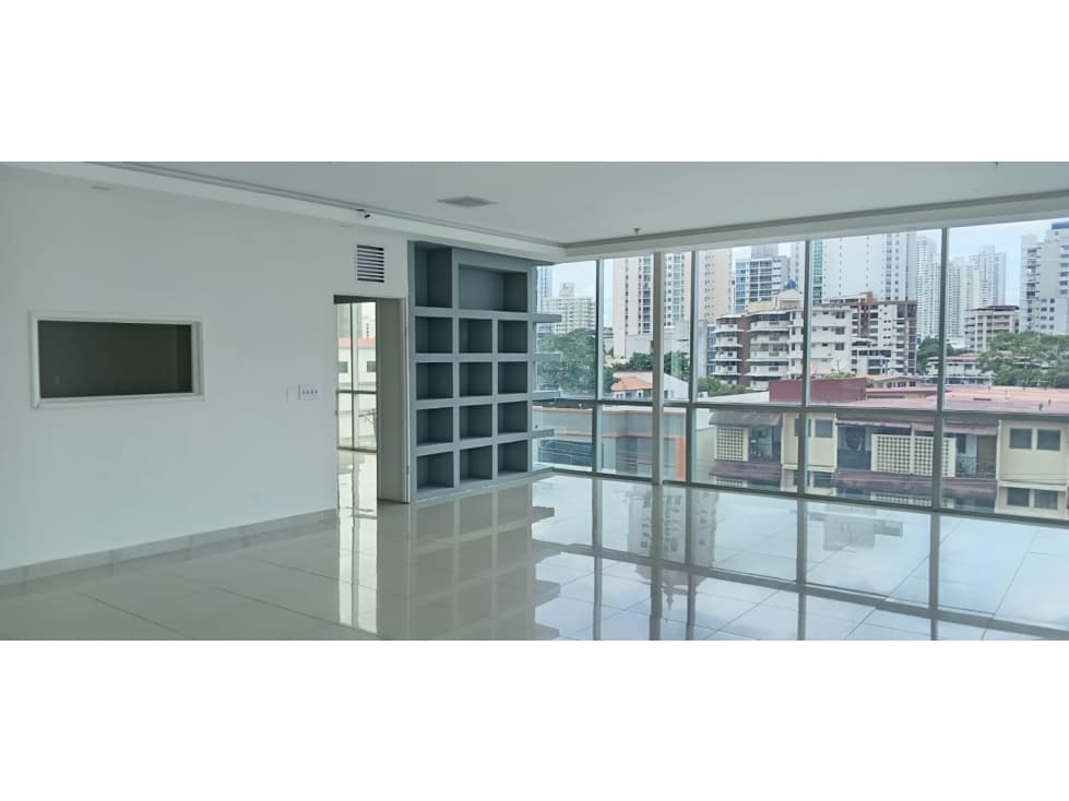 SE ALQUILA OFICINA DE 112 Mts EN EL CARMEN — foto 1