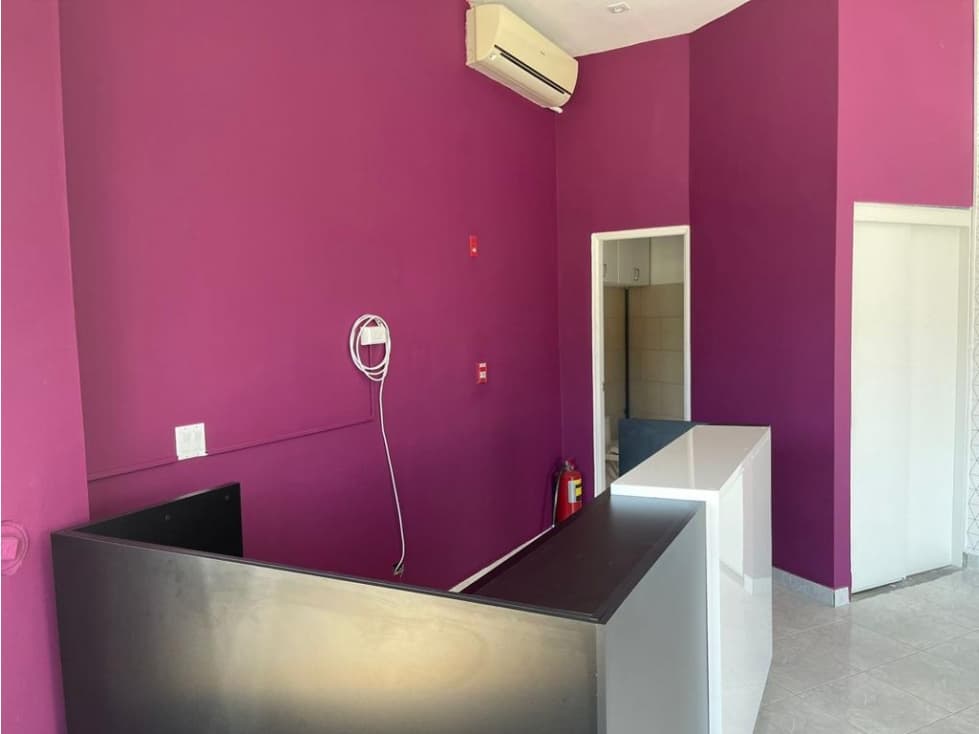Se Alquila Local Comercial en El Carmen $1,000 — foto 3