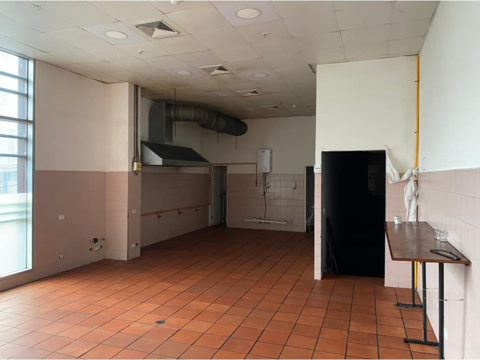 Se Alquila Local 200 Mts Esquinero Obarrio USD$3,800,oo+Itbms — foto 2
